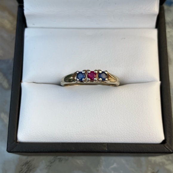 14kt white Gold Sapphire Ruby Ring. - Picture 2 of 7